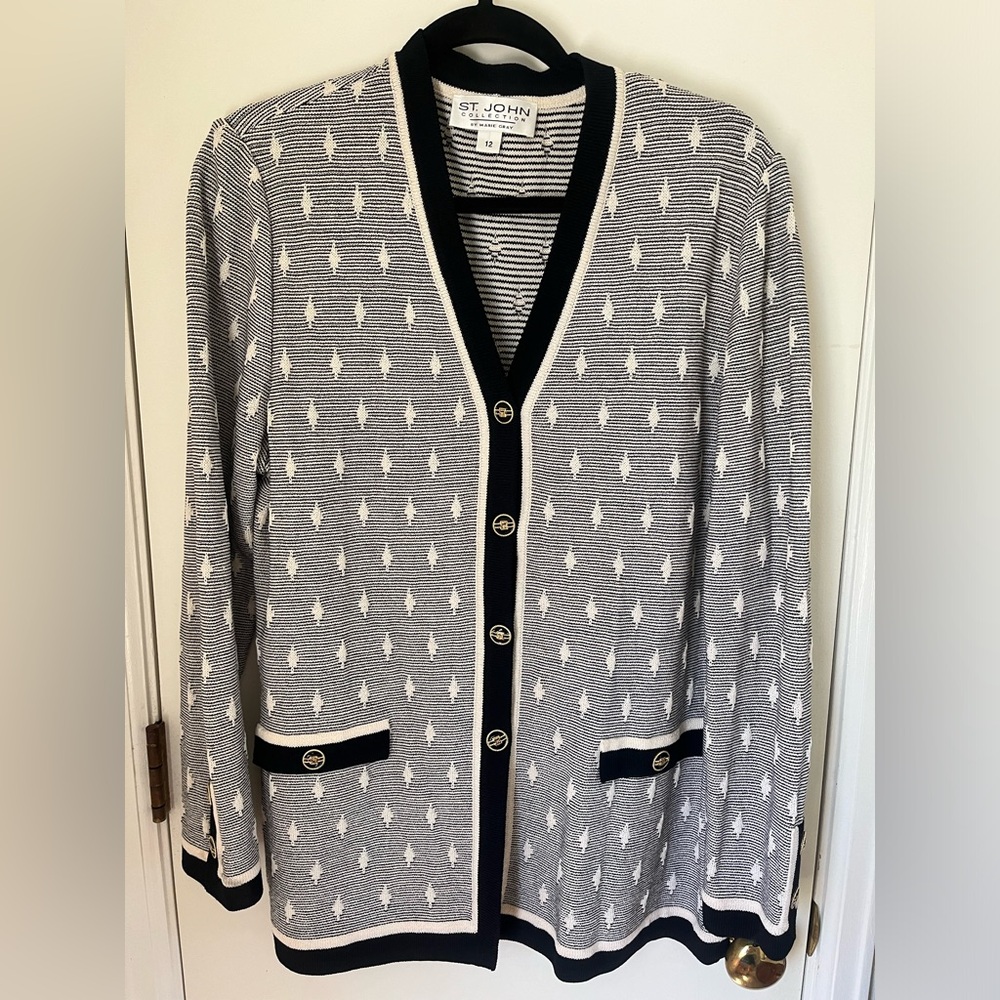 ST. JOHN | Black and Cream Knit Sweater with Black/Gold buttons | Size 12